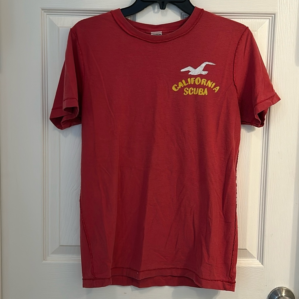 Hollister Women’s Graphic‎ T-Shirt Size S Red